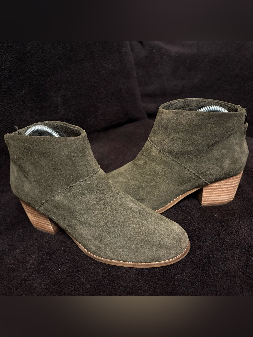 TOMS Women's Leila Tassels Zip Heeled Bootie Size 7.5 olive taupe suede
